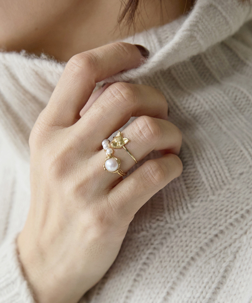 IENA（イエナ）の「GIGI/ジジ 別注 PEARL SQUARE RING EX（リング・レディース・ゴールド・11）」の2枚目の写真