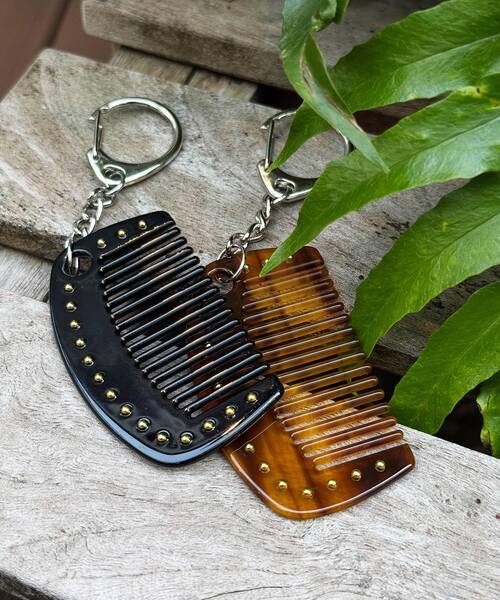 le.coeur blanc（ルクールブラン）の「O コームチャーム（キーホルダー・レディース・ブラウン/ブラック・FREE）」の4枚目の写真