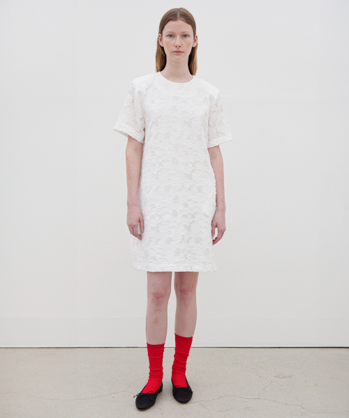 LEVAR（レバー）の「Flower-jacqaurd Mini Dress - Off White（ワンピース・レディース・その他・SHORT/LONG）」の3枚目の写真