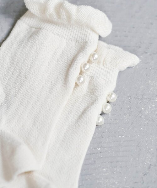 apres les cours(アプレレクール)の「パール付きクルーソックス(ソックス/靴下・キッズ・ブラック/ラベンダー/オフホワイト・12/15 /18/21)」の5枚目の写真