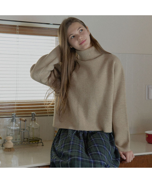 AVANT-G(アバン)の「Turtleneck Crop Knit Pullover - GREY(ニット/セーター・レディース・ベージュ/グレー・FREE)」の1枚目の写真