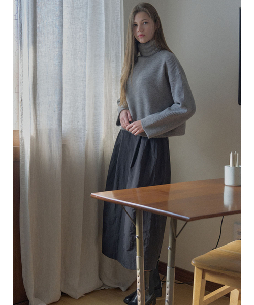 AVANT-G(アバン)の「Turtleneck Crop Knit Pullover - GREY(ニット/セーター・レディース・ベージュ/グレー・FREE)」の4枚目の写真