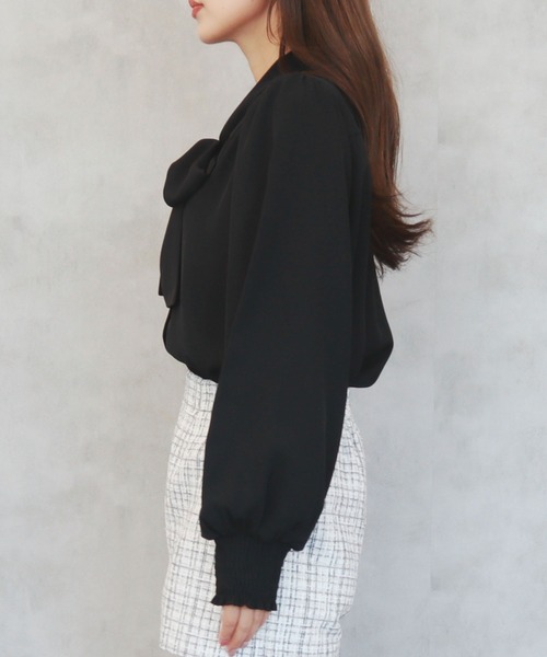 CECIL McBEE（セシルマクビー）の「棒タイGOLDプレート付きブラウス（シャツ/ブラウス・レディース・ピンク/ブラック/オフホワイト・MEDIUM）」の9枚目の写真