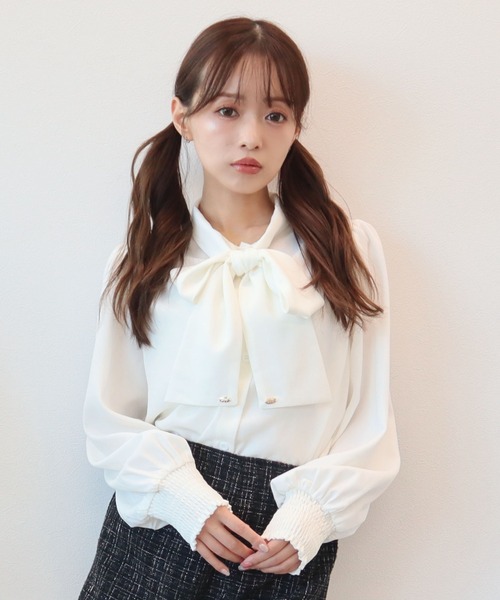 CECIL McBEE（セシルマクビー）の「棒タイGOLDプレート付きブラウス（シャツ/ブラウス・レディース・ピンク/ブラック/オフホワイト・MEDIUM）」の12枚目の写真