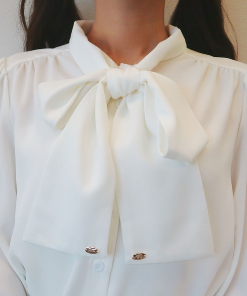 CECIL McBEE（セシルマクビー）の「棒タイGOLDプレート付きブラウス（シャツ/ブラウス・レディース・ピンク/ブラック/オフホワイト・MEDIUM）」の17枚目の写真