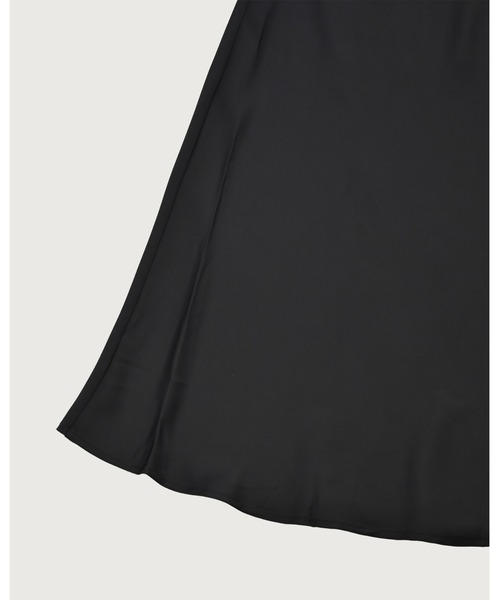 kiehtova(キエトヴァ)の「【kiehtova】SATIN FLARED SKIRT/サテンフレアスカート(スカート・レディース・ブラック・LARGE/MEDIUM)」の4枚目の写真