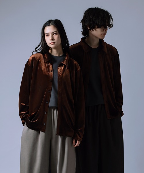 improves（インプローブス）の「【Unisex】ベロア素材 ショート シャツ カーディガン（シャツ/ブラウス・メンズ・ブラック/オフホワイト/ダークブラウン・MEDIUM/LARGE）」の3枚目の写真