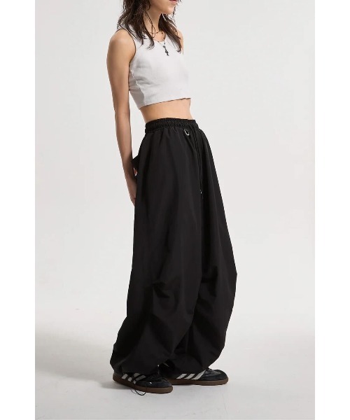 CREO STORE(クレオストア)の「【IAMU】Nylon Cargo Pants ナイロンイージーワイドパンツ(ユニセックス)(その他パンツ・レディース・ブラック・FREE)」の1枚目の写真