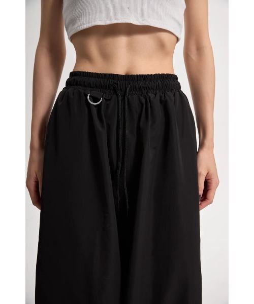 CREO STORE(クレオストア)の「【IAMU】Nylon Cargo Pants ナイロンイージーワイドパンツ(ユニセックス)(その他パンツ・レディース・ブラック・FREE)」の4枚目の写真