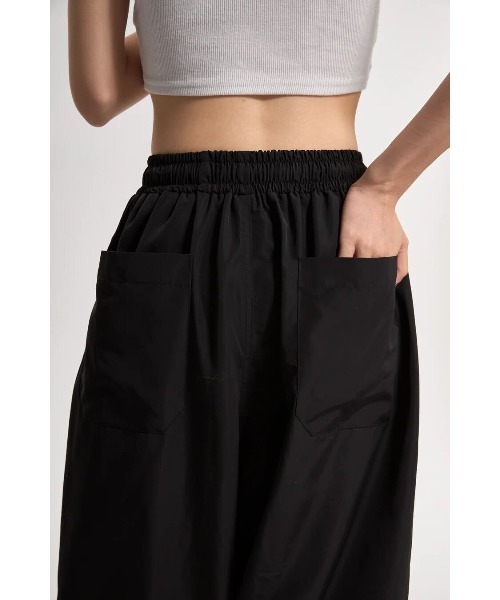 CREO STORE(クレオストア)の「【IAMU】Nylon Cargo Pants ナイロンイージーワイドパンツ(ユニセックス)(その他パンツ・レディース・ブラック・FREE)」の5枚目の写真