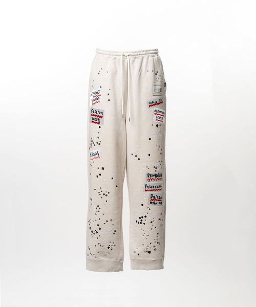 Maison MIHARA YASUHIRO(メゾンミハラヤスヒロ)の「Embellished Sticker Sweat Pants(スウェットパンツ・メンズ・ブラック/ホワイト・46/44/48)」の2枚目の写真