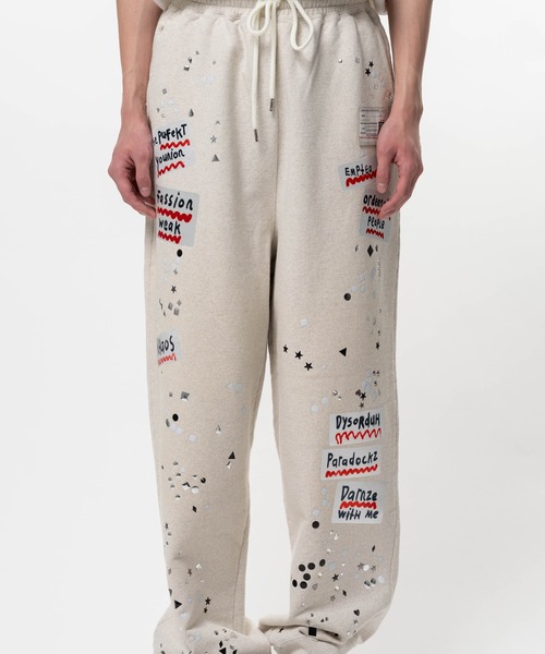 Maison MIHARA YASUHIRO(メゾンミハラヤスヒロ)の「Embellished Sticker Sweat Pants(スウェットパンツ・メンズ・ブラック/ホワイト・46/44/48)」の7枚目の写真