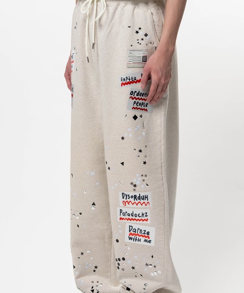 Maison MIHARA YASUHIRO(メゾンミハラヤスヒロ)の「Embellished Sticker Sweat Pants(スウェットパンツ・メンズ・ブラック/ホワイト・46/44/48)」の8枚目の写真