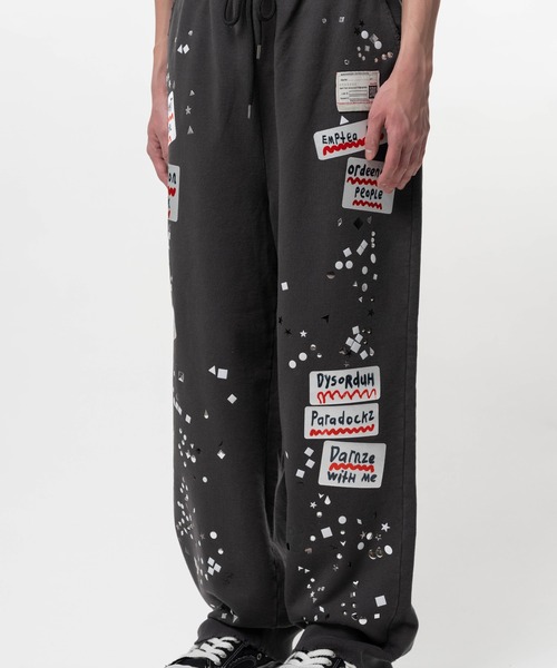 Maison MIHARA YASUHIRO(メゾンミハラヤスヒロ)の「Embellished Sticker Sweat Pants(スウェットパンツ・メンズ・ブラック/ホワイト・46/44/48)」の15枚目の写真