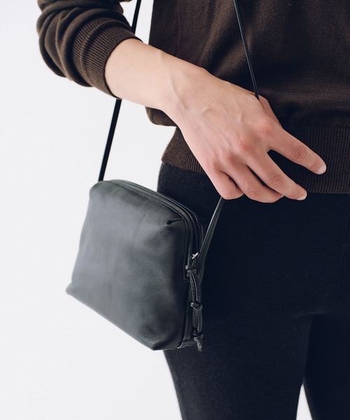 NOTHING WRITTEN（ナッシングリトゥン）の「NOTHING WRITTEN / ナッシングリトゥン Square bag ラムスキン レザーショルダーバッグ（ショルダーバッグ・レディース・ブラック・FREE）」の9枚目の写真