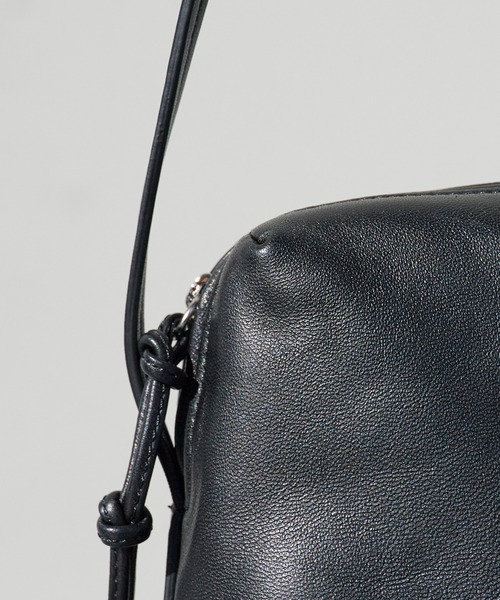 NOTHING WRITTEN（ナッシングリトゥン）の「NOTHING WRITTEN / ナッシングリトゥン Square bag ラムスキン レザーショルダーバッグ（ショルダーバッグ・レディース・ブラック・FREE）」の20枚目の写真