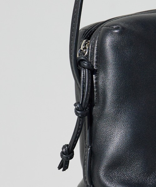 NOTHING WRITTEN（ナッシングリトゥン）の「NOTHING WRITTEN / ナッシングリトゥン Square bag ラムスキン レザーショルダーバッグ（ショルダーバッグ・レディース・ブラック・FREE）」の21枚目の写真