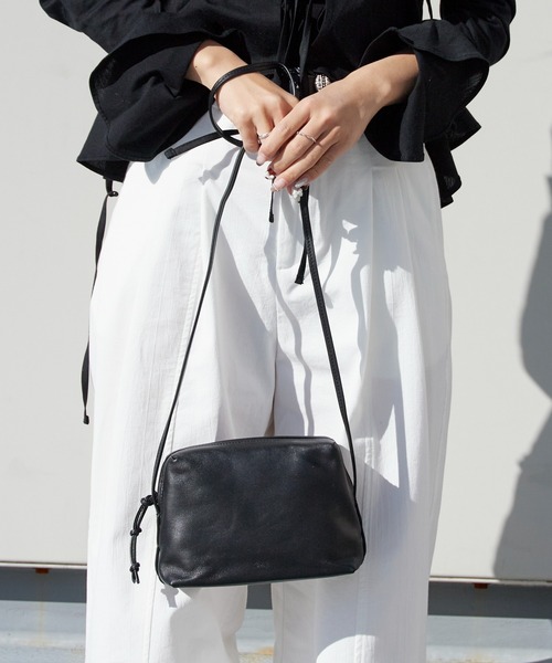 NOTHING WRITTEN（ナッシングリトゥン）の「NOTHING WRITTEN / ナッシングリトゥン Square bag ラムスキン レザーショルダーバッグ（ショルダーバッグ・レディース・ブラック・FREE）」の5枚目の写真