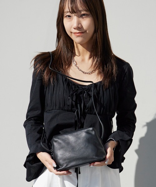 NOTHING WRITTEN（ナッシングリトゥン）の「NOTHING WRITTEN / ナッシングリトゥン Square bag ラムスキン レザーショルダーバッグ（ショルダーバッグ・レディース・ブラック・FREE）」の6枚目の写真