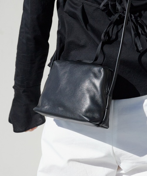 NOTHING WRITTEN（ナッシングリトゥン）の「NOTHING WRITTEN / ナッシングリトゥン Square bag ラムスキン レザーショルダーバッグ（ショルダーバッグ・レディース・ブラック・FREE）」の7枚目の写真