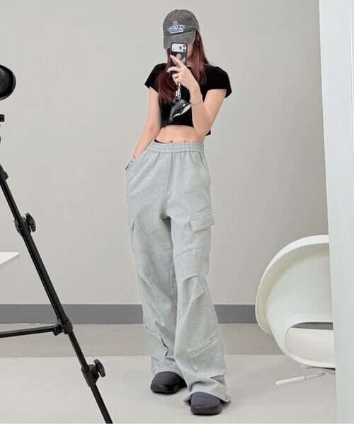 FDR(エフディーアール)の「Slant Pleats Multi Cargo Sweat Pants M.Gray(スウェットパンツ・レディース・ヘザーグレー・LARGE/SMALL)」の3枚目の写真