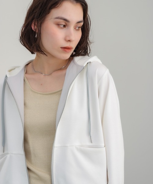 Bou Jeloud（ブージュルード）の「裾レイヤードバックラインジップパーカー（パーカー・レディース・ベージュ/ブラック/オフホワイト・FREE）」の9枚目の写真