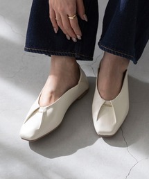 welleg（ウェレッグ）の「【 極やわ 】 タックデザイン ゴールドバーパンプス（パンプス）」