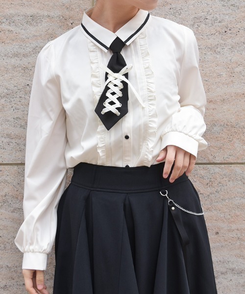 axes femme(アクシーズファム)の「レースアップタイ付BL(シャツ/ブラウス・レディース・キナリ/ベージュ/ブラック・MEDIUM/LARGE)」の1枚目の写真