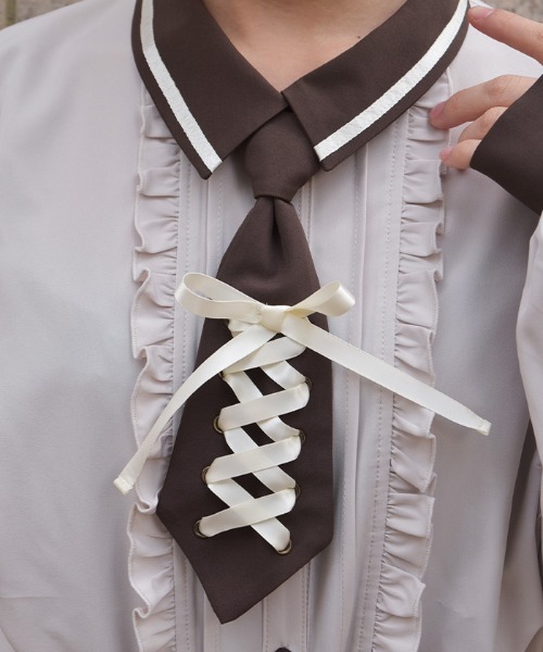 axes femme(アクシーズファム)の「レースアップタイ付BL(シャツ/ブラウス・レディース・キナリ/ベージュ/ブラック・MEDIUM/LARGE)」の8枚目の写真