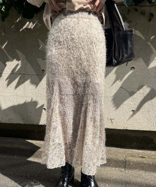Ameri（アメリ）の「SHEER FEATHER MERMAID SKIRT（スカート・レディース・ブラック/グレイッシュベージュ・SMALL/MEDIUM）」の2枚目の写真