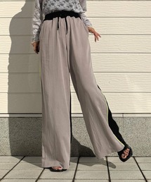 Q（キュー）の「バイカラーサイドラインパンツ（その他パンツ）」