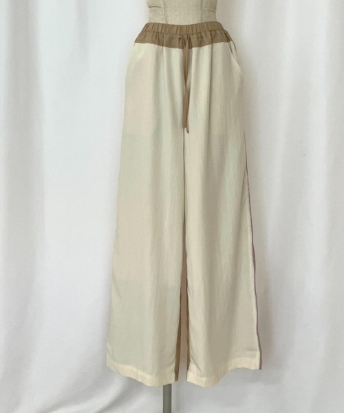 Q(キュー)の「バイカラーサイドラインパンツ(その他パンツ・レディース・グレイッシュベージュ/アイボリー・MEDIUM)」の3枚目の写真