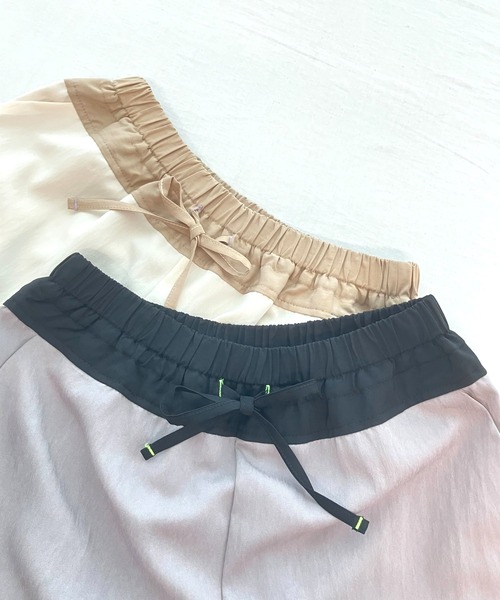 Q(キュー)の「バイカラーサイドラインパンツ(その他パンツ・レディース・グレイッシュベージュ/アイボリー・MEDIUM)」の6枚目の写真