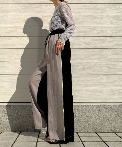 Q(キュー)の「バイカラーサイドラインパンツ(その他パンツ・レディース・グレイッシュベージュ/アイボリー・MEDIUM)」の18枚目の写真