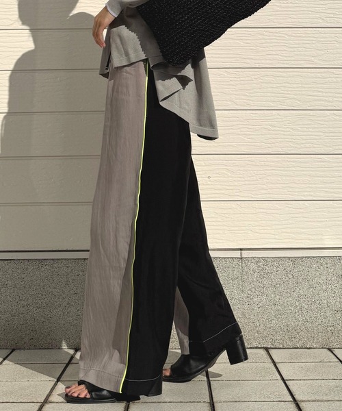 Q(キュー)の「バイカラーサイドラインパンツ(その他パンツ・レディース・グレイッシュベージュ/アイボリー・MEDIUM)」の14枚目の写真