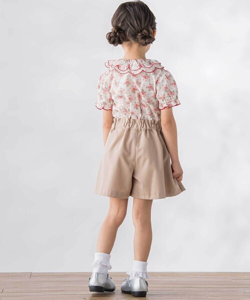 BeBe Petits Pois Vert（ベベプチポワヴェール）の「サイドタックキュロットパンツ（その他パンツ・キッズ・ブラック系その他/ベージュ・130cm/120cm/150cm/140cm/160cm）」の3枚目の写真