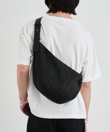 SINSS(�V���X)��Paper half moon bag / �y�[�p�[�n�[�t���[���o�b�O(�V�����_�[�o�b�O)