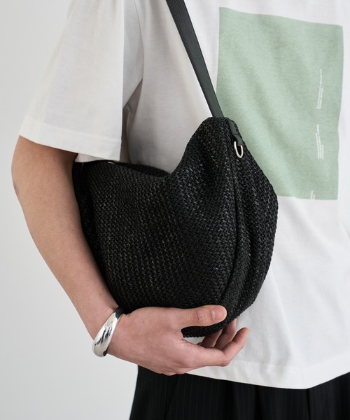 SINSS（シンス）の「Paper half moon bag / ペーパーハーフムーンバッグ（ショルダーバッグ・メンズ・ブラック・FREE）」の2枚目の写真