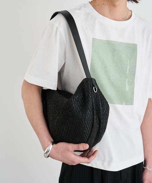 SINSS（シンス）の「Paper half moon bag / ペーパーハーフムーンバッグ（ショルダーバッグ・メンズ・ブラック・FREE）」の3枚目の写真