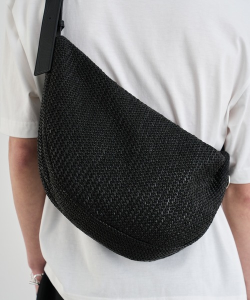 SINSS（シンス）の「Paper half moon bag / ペーパーハーフムーンバッグ（ショルダーバッグ・メンズ・ブラック・FREE）」の5枚目の写真