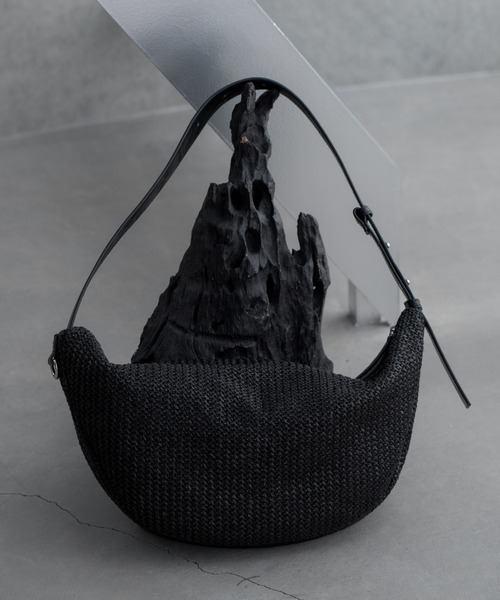 SINSS（シンス）の「Paper half moon bag / ペーパーハーフムーンバッグ（ショルダーバッグ・メンズ・ブラック・FREE）」の6枚目の写真
