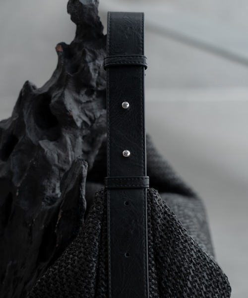 SINSS（シンス）の「Paper half moon bag / ペーパーハーフムーンバッグ（ショルダーバッグ・メンズ・ブラック・FREE）」の8枚目の写真