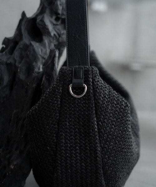 SINSS（シンス）の「Paper half moon bag / ペーパーハーフムーンバッグ（ショルダーバッグ・メンズ・ブラック・FREE）」の9枚目の写真