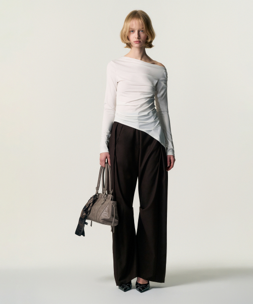 KIMZISU(キムジス)の「Ruched Belt Tote Bag_GREY(トートバッグ・レディース・ライトグレー・OS)」の3枚目の写真