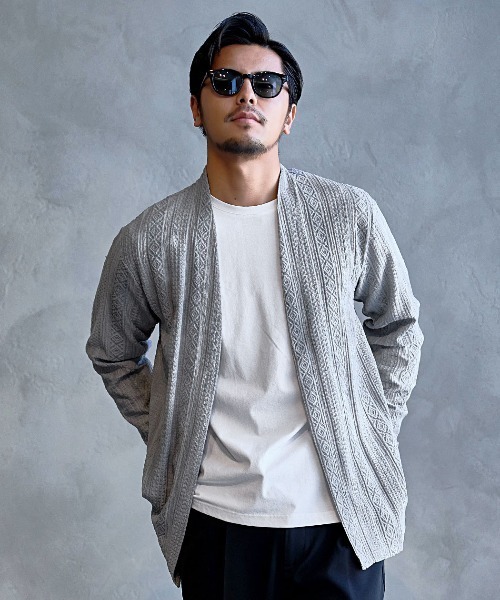 CavariA（キャバリア）の「『CavariA/キャバリア』汚し加工ケーブルカーディガン（カーディガン/ボレロ・メンズ・ネイビー/グレー・XL/L）」の2枚目の写真