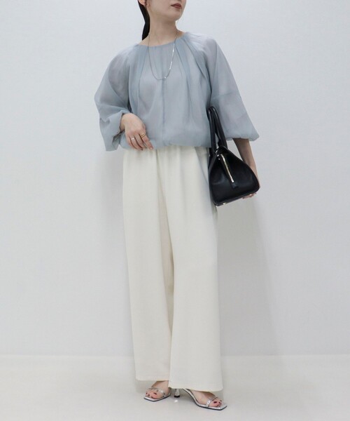 fredy emue（フレディエミュ）の「バルーンギャザーブラウス（シャツ/ブラウス・レディース・オフホワイト/グレイッシュブルー/ブラック系その他・38）」の4枚目の写真