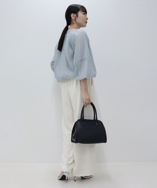 fredy emue（フレディエミュ）の「バルーンギャザーブラウス（シャツ/ブラウス・レディース・オフホワイト/グレイッシュブルー/ブラック系その他・38）」の7枚目の写真