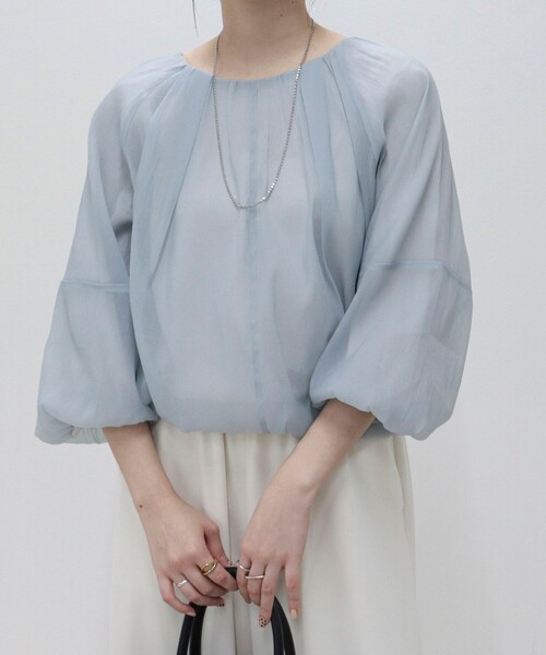 fredy emue（フレディエミュ）の「バルーンギャザーブラウス（シャツ/ブラウス・レディース・オフホワイト/グレイッシュブルー/ブラック系その他・38）」の8枚目の写真