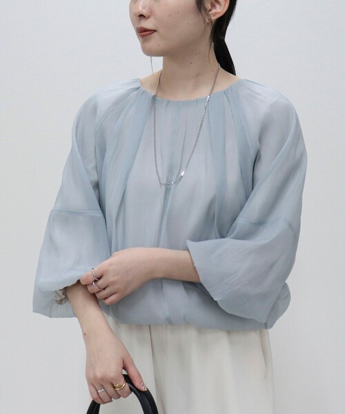 fredy emue（フレディエミュ）の「バルーンギャザーブラウス（シャツ/ブラウス・レディース・オフホワイト/グレイッシュブルー/ブラック系その他・38）」の9枚目の写真