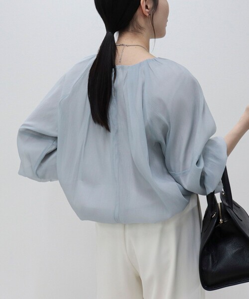 fredy emue（フレディエミュ）の「バルーンギャザーブラウス（シャツ/ブラウス・レディース・オフホワイト/グレイッシュブルー/ブラック系その他・38）」の11枚目の写真